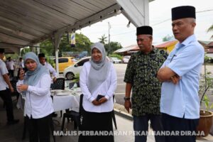 Kebawah Duli Paduka Mulia Tengku Mahkota Pahang Berkenan Bercemar Duli Berangkat Ke Warung Pekan Lama