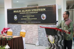 Majlis Jalinan Strategik Sekolah Antara Majlis Daerah Pekan dengan SMK Tengku Abdullah