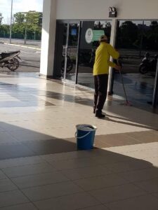 Kerja-kerja Pembersihan Di Kompleks Sukan & Kawasan Persekitaran Petanque