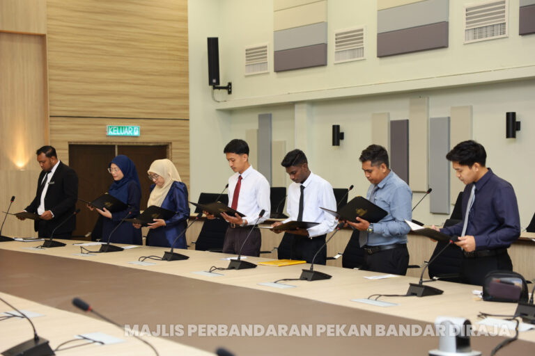 Perjumpaan Yang Dipertua Bersama Kakitangan Baharu Majlis Perbandaran Pekan Bandar Diraja