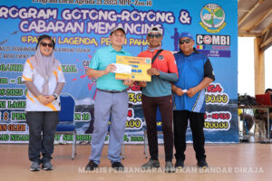 Pertandingan Cabaran Memancing Pantai Lagenda Pekan