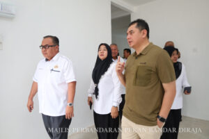 Majlis Penyerahan Kunci Rumah bagi Program Bina Baharu Rumah di bawah Program Pembasmian Kemiskinan Bandar (PPKB)