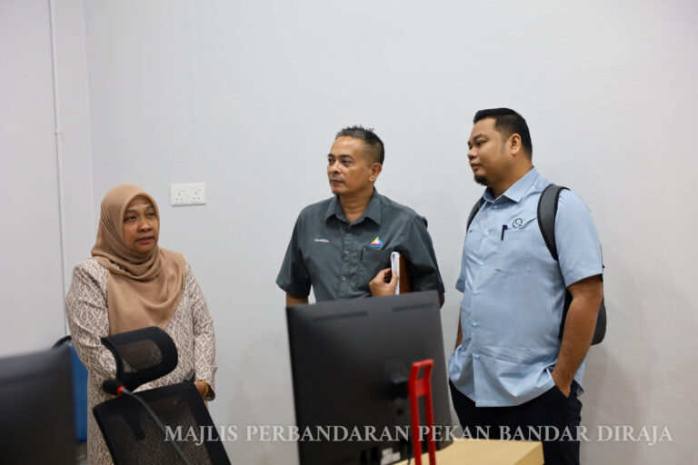 Perbincangan Cadangan Projek SMART4Pahang dan Lawatan Command Center Bersama Suruhanjaya Komunikasi dan Multimedia Malaysia