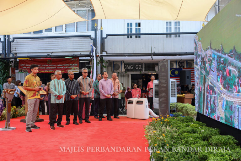 Majlis Perasmian Laman Pekan Lama, Jalan Al-Sultan Abdullah dan Jalan Orang Kaya Indera Shahbandar, Pekan Bandar Diraja